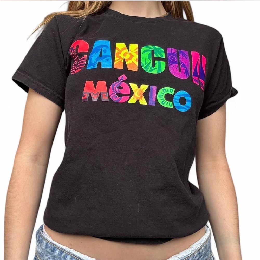 Cancun landmark graphic tee 🪻
